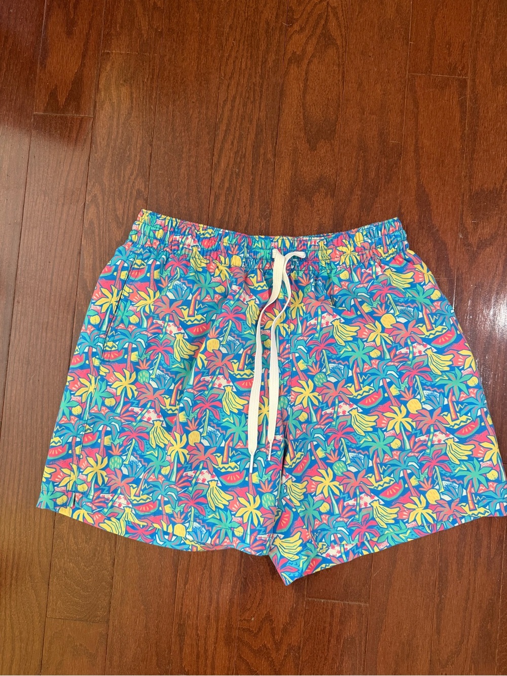 chubbies Swim Trunks vibrant palm banana print loud size small 5.5 inseam